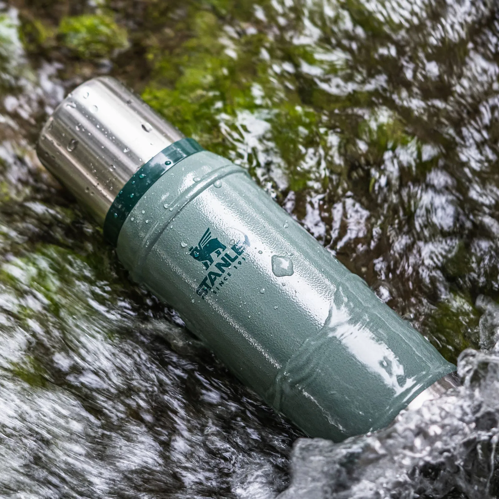 Stanley 0.75L Classic Legendary Thermal Cold Water Bottle